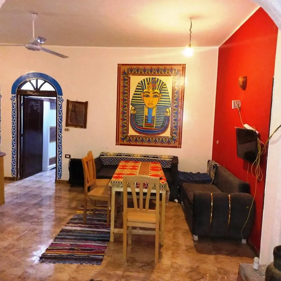 Julia Flats Apartman Luxor